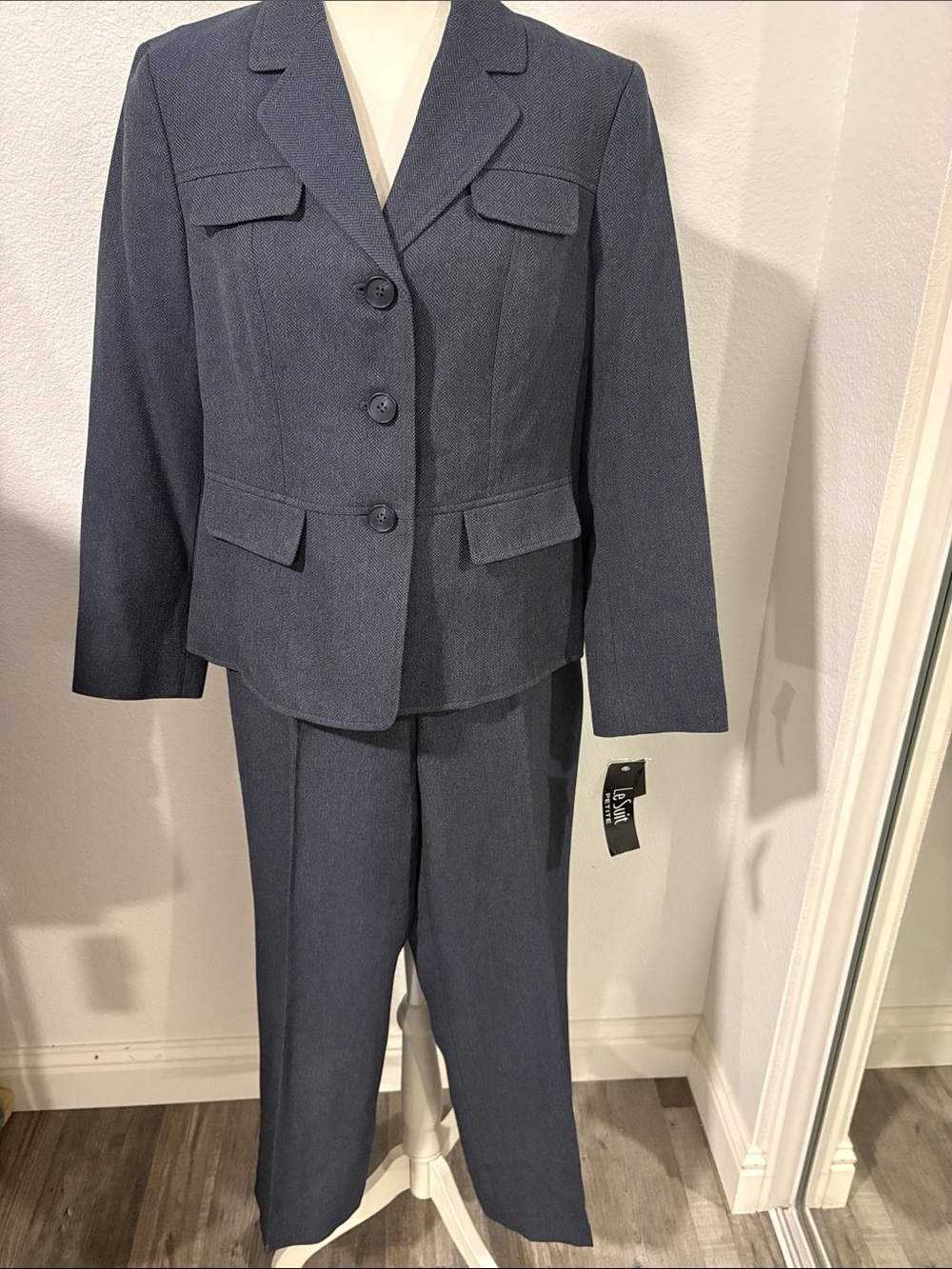 Le Suit Navy Two-Piece Women's Suit Jacket and Pants